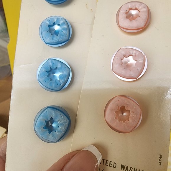Vintage Mother of Pearl Buttons on Original Cards Blue, Pink, Yellow, Pearl ๐งต๐ชก - Picture 8 of 16